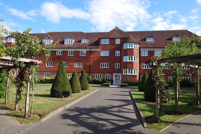 Thumbnail Flat to rent in Elizabeth Drive, Banstead