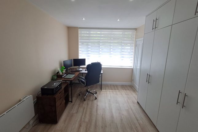 1 Park Lane, Cowplain, Waterlooville photo 3