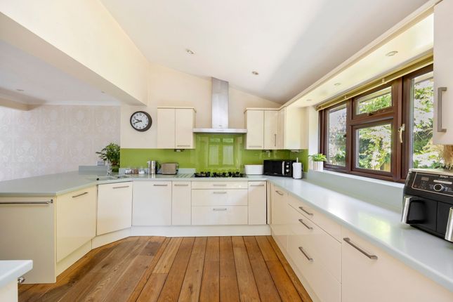 12 Glebelands, Crawley photo 3
