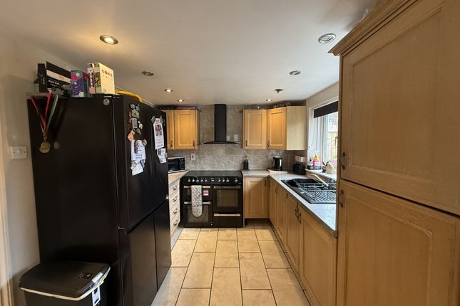 2 Furge Grove, Henstridge photo 4