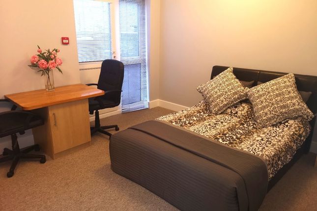 Room 4, 20 Maple Road, Poole photo 3