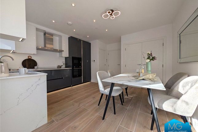 4 Champagne Walk,, Dudley Road, London photo 3