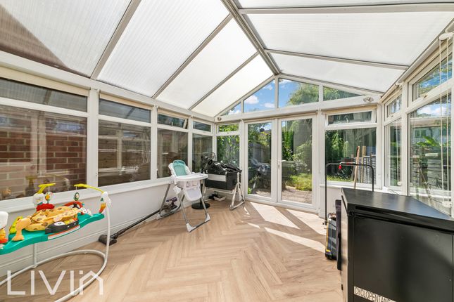 83 Adams Way, Croydon photo 4