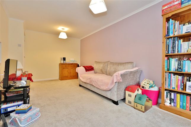 12, Semper Close, Woking photo 4