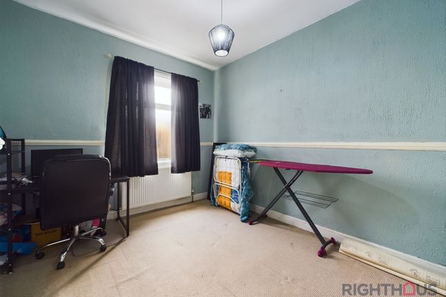 End terrace house for sale in Whitcliffe Road, Cleckheaton
