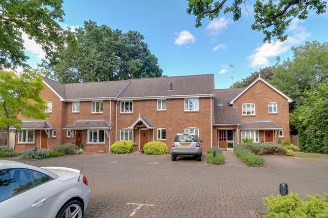 Thumbnail Flat for sale in Updown Hill, Windlesham