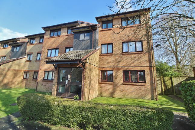 Thumbnail Flat for sale in Downs Close, Waterlooville