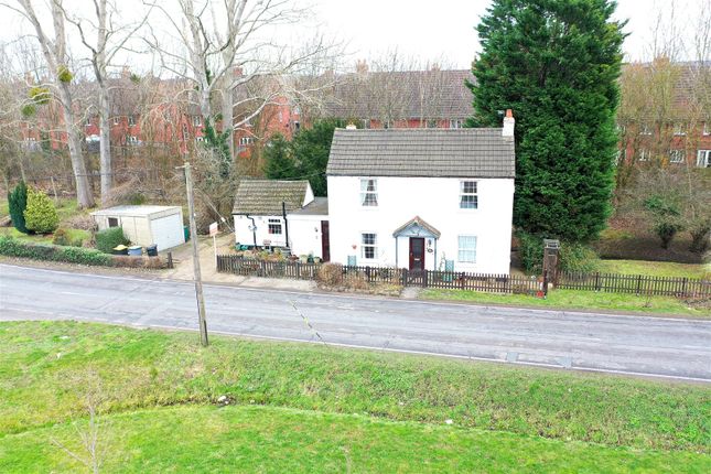 Thumbnail Cottage for sale in Broadmead Road, Stewartby, Bedford