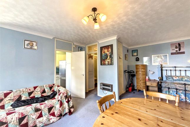 Flat 28 Avon Court,, 34 Keswick Road, London photo 3
