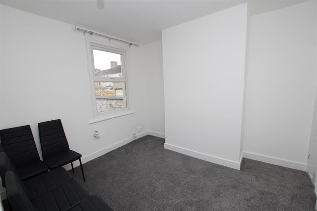 22, Whitehead Street, Swindon photo 4