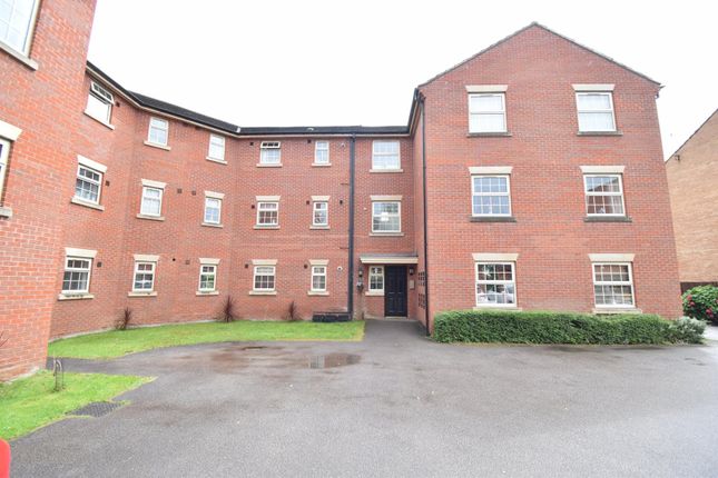 Flat to rent in The Rowick, Wakefield