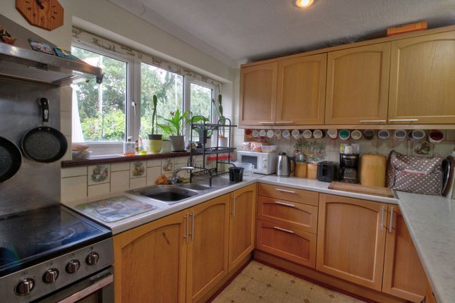 64 Hookfield, Harlow photo 2