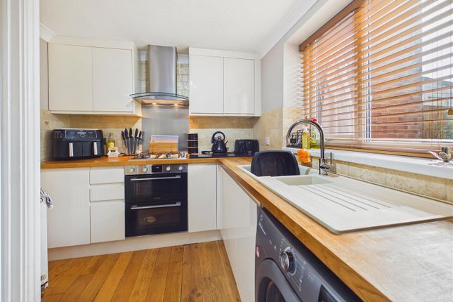 99, Blackburn Avenue, Brough photo 2