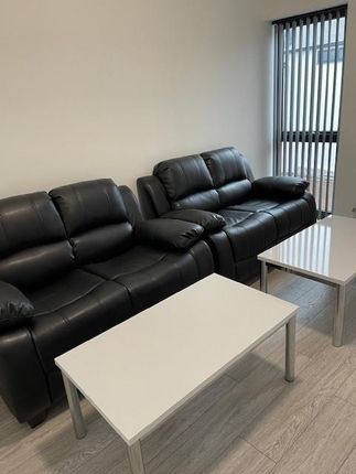 Flat 2, Trinity Square, 4 Ensuite bedrooms photo 4