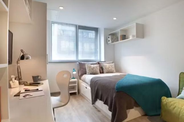 Flat to rent in Students - Pennine House, Russell Street, Leeds