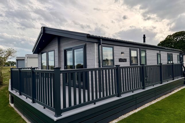 3-bed caravan on Holland Lodge, Mill Rythe Coastal Village, Havant Road, £214,995
