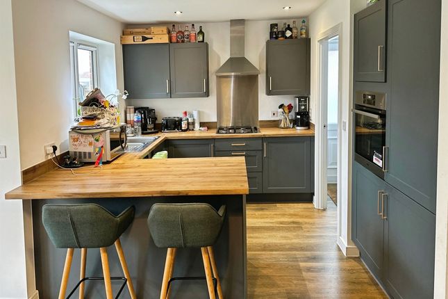 50, Newton Abbot Way, Bourne photo 4