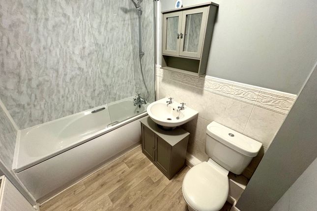 19, Tipton photo 2
