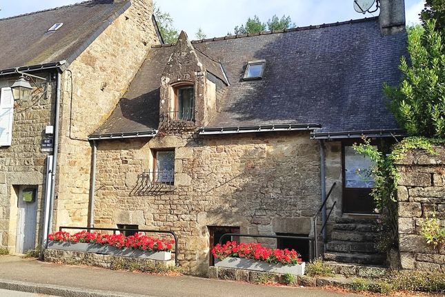 Semi-detached house for sale in 56160 Guémené-Sur-Scorff, Brittany, France