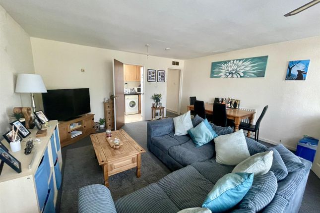8, Holmleigh Parade, Tuffley photo 2