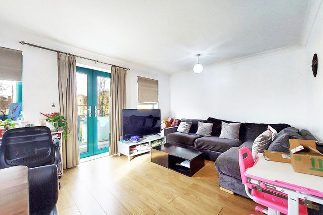 16 Monarchs Court, Imperial Drive, Harrow photo 2
