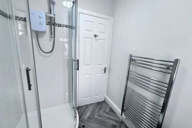 Shower Room.Jpg