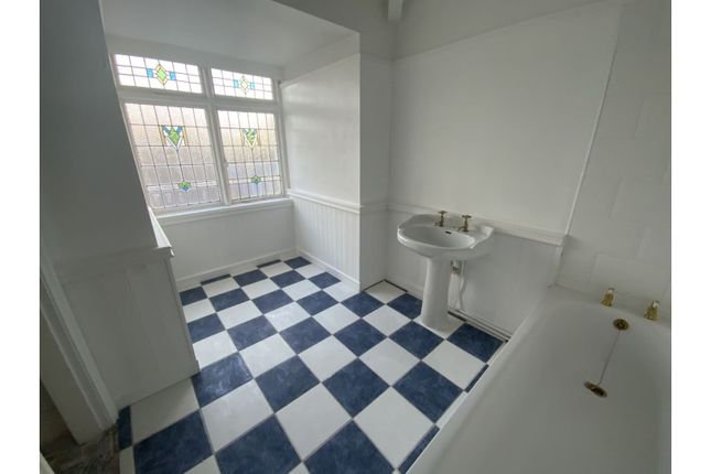 Flat for sale in Queens Drive, Liverpool