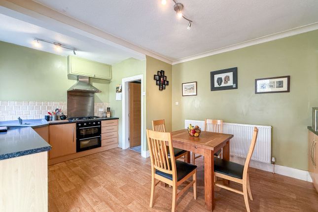 Grasscroft Road, Holmfirth photo 4