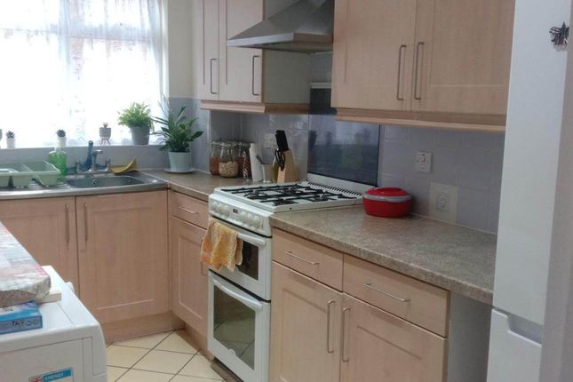 Very cosy double ensuite bedroom in Uxbridge, Heath Road, London photo 4