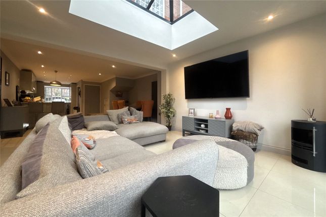 19, Foundry Close, Hook photo 2
