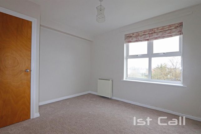 Flat for sale in Chase Court Gardens, Southend-On-Sea