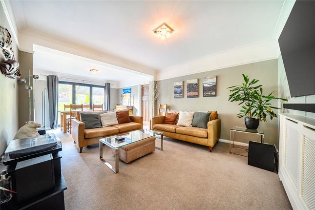 51, Lynwood Grove, Orpington photo 3