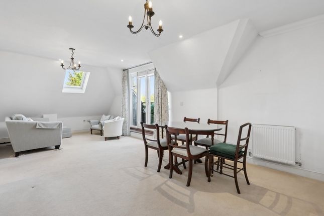 Flat 8, 32, Between Streets, Surrey photo 4