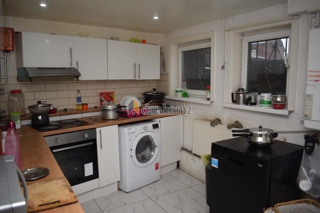Property to rent in Royal Park Avenue, Hyde Park, Leeds