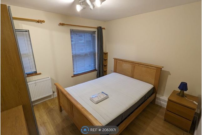 Flat to rent in Sunnyhill Road, London