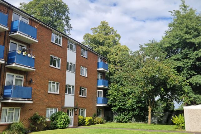 Thumbnail Flat for sale in Hythe Close, Tunbridge Wells