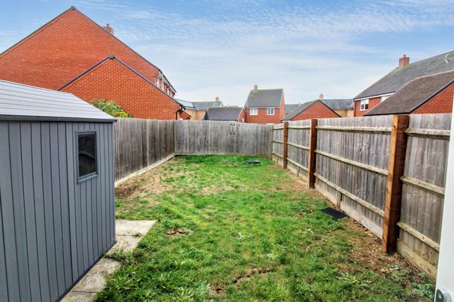 Moore Crescent, Aylesbury photo 4