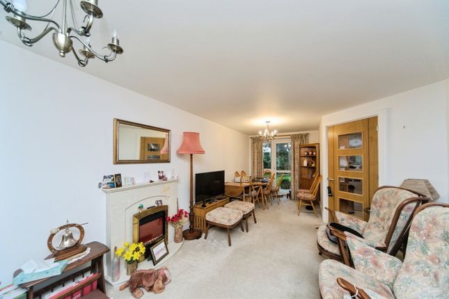 6 Foxmead Court,, Meadowside, Pulborough photo 3