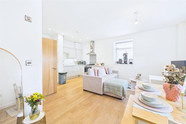 Flat 10 Waverley House, 50 Old Church Road, Clevedon photo 2