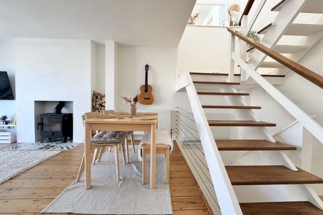 10, Farfield Place, Newquay photo 4