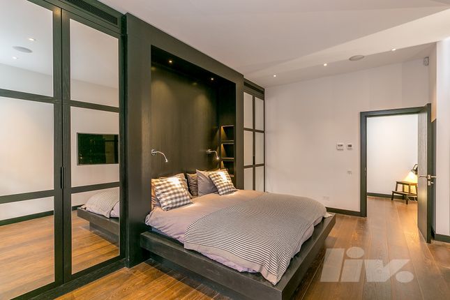 Flat to rent in Green Street, Mayfair
