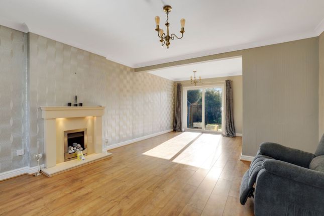 1 Angela Close, Nottingham photo 2
