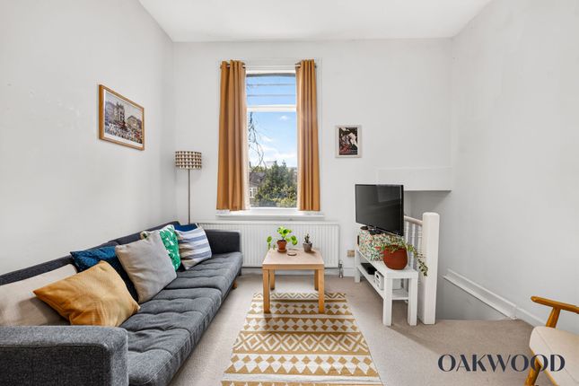Flat B, 194 Brooke Road, London photo 2