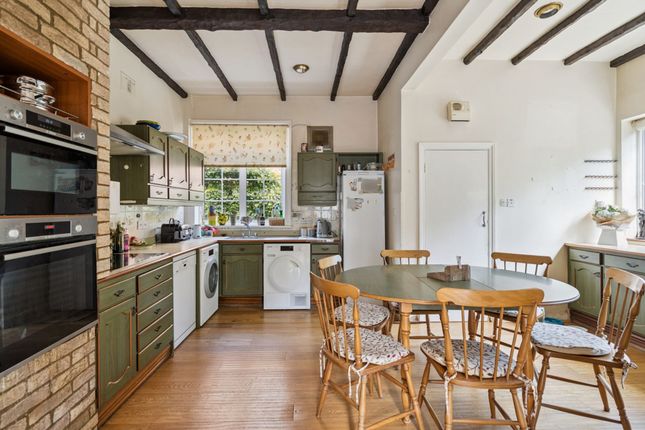 25 Finch Lane, Bushey photo 3