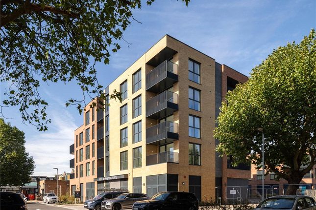 Thumbnail Flat for sale in Newtown House, Town Centre, Hatfield, Hertfordshire