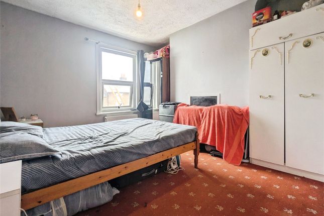 80, Mount Pleasant, Berkshire photo 4