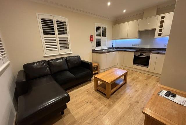 Flat 6, 28, Castle Crescent, Reading photo 2
