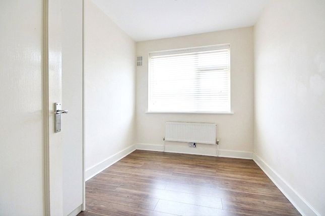 52, Westmoor Road, Enfield photo 4