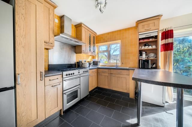 42, Armstrong Road, Egham photo 4
