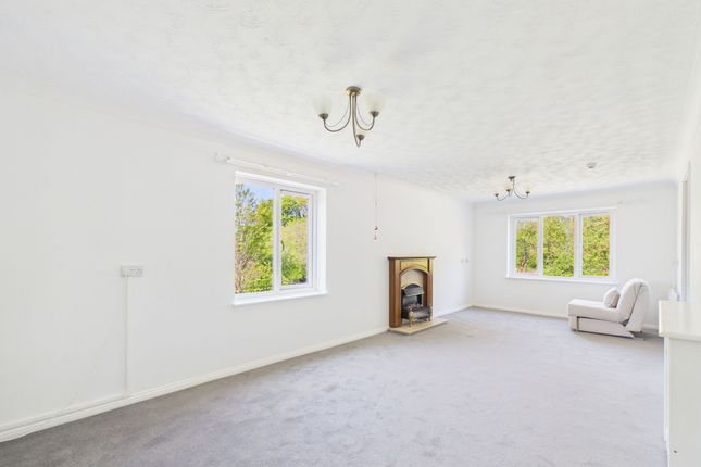 Flat 14, The Chestnuts West Street, Huntingdon photo 4